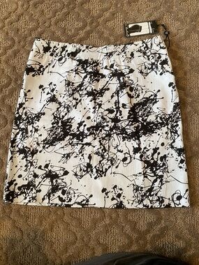 CHARLIE B Black & White Abstract Print Mini Skort
